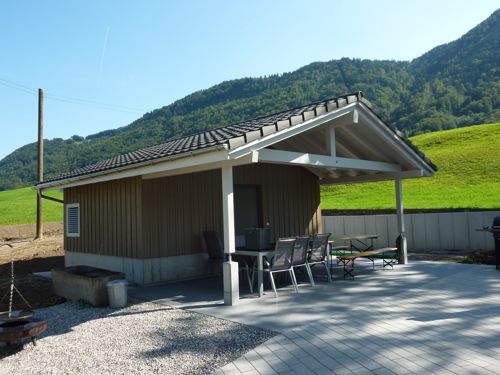 EFH Siebnen / Gartenhaus mit Sitzplatz