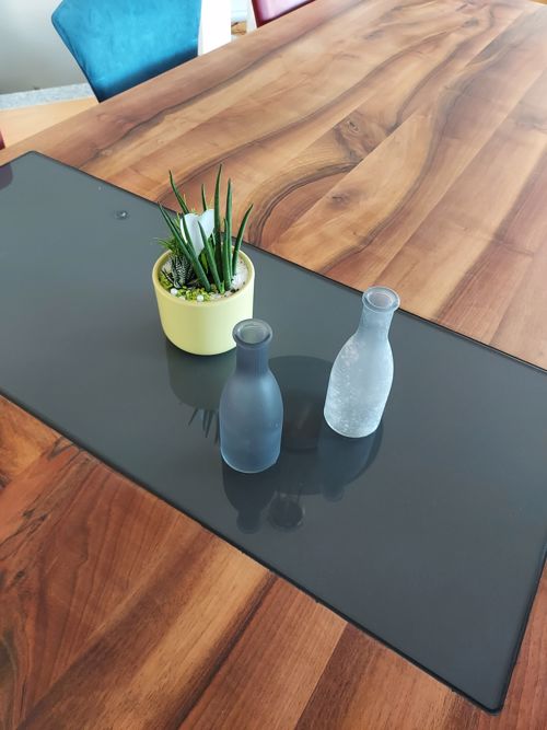 Tisch Nussbaum mit Glasplatte